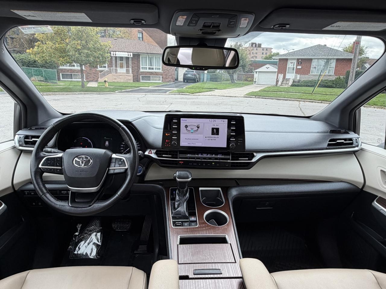 2021 Toyota Sienna XLE AWD - Photo #13