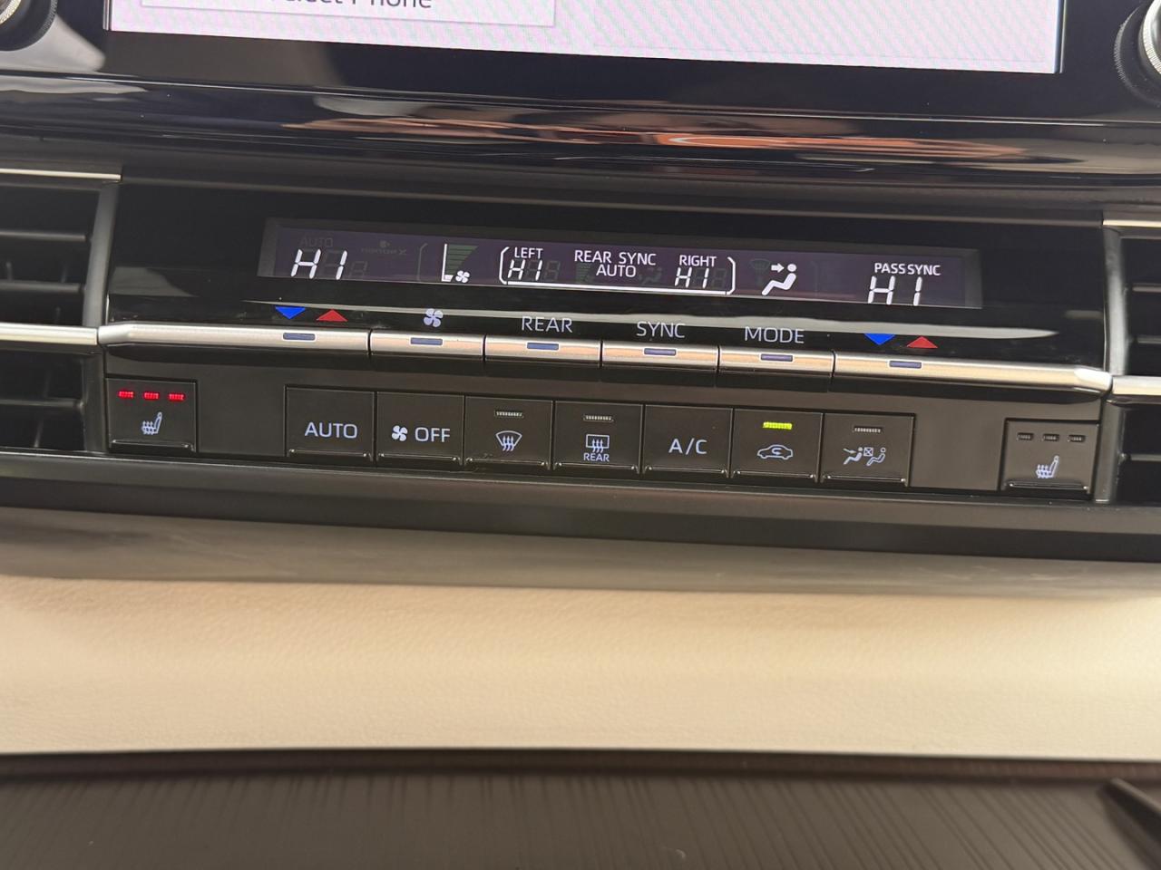 2021 Toyota Sienna XLE AWD - Photo #17