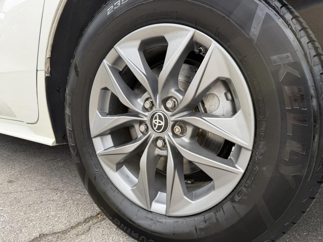 2021 Toyota Sienna XLE AWD - Photo #23