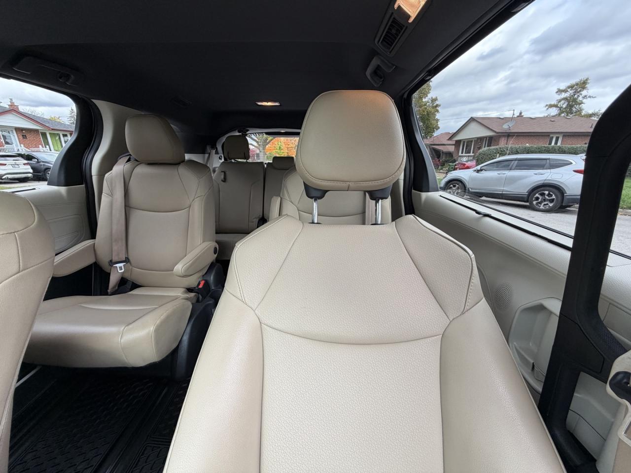 2021 Toyota Sienna XLE AWD - Photo #27