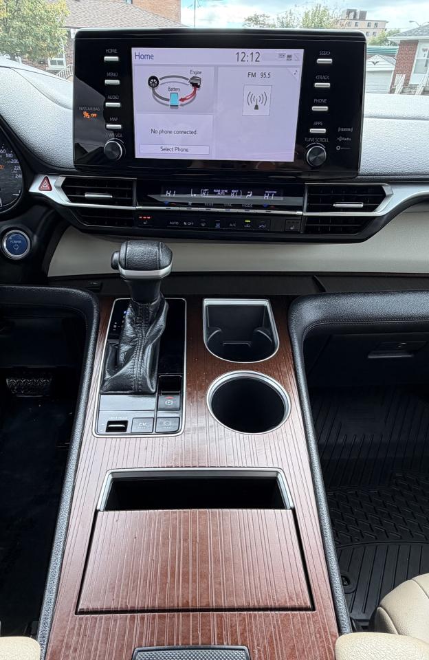 2021 Toyota Sienna XLE AWD - Photo #18