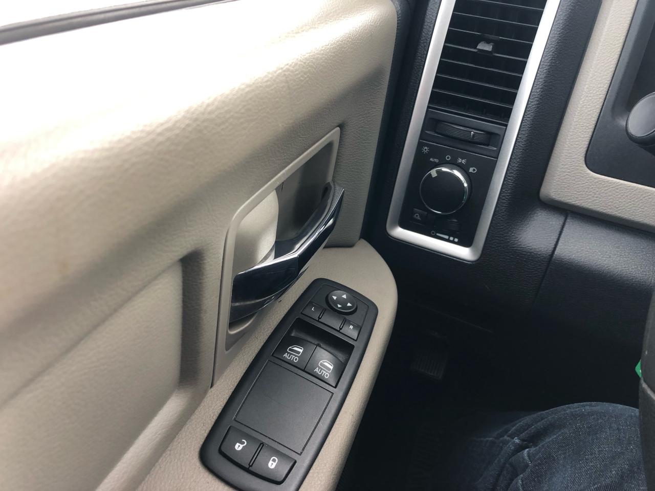 2011 RAM 1500 4WD Reg Cab 140.5" SLT - Photo #13