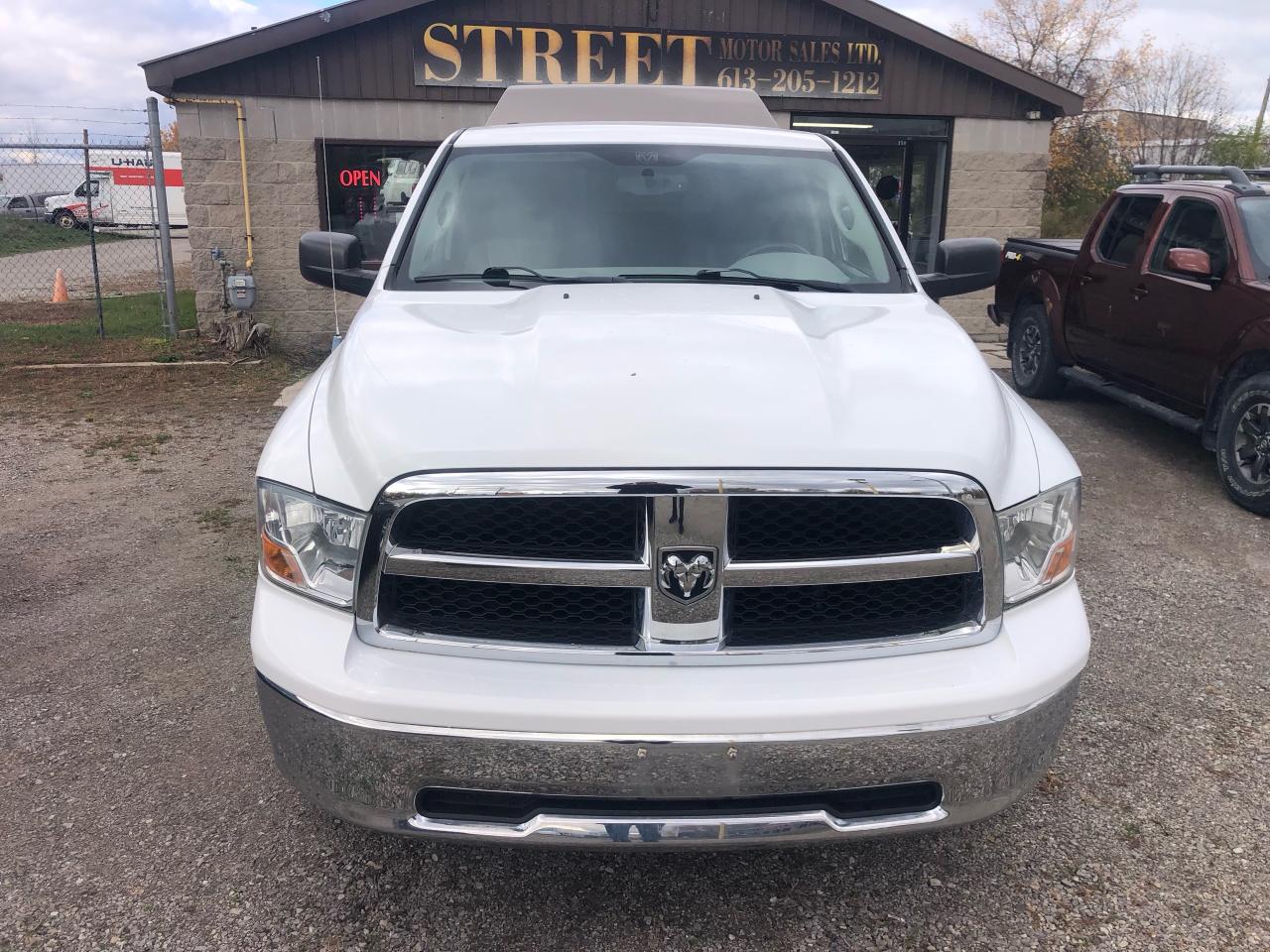 2011 RAM 1500 4WD Reg Cab 140.5" SLT - Photo #2