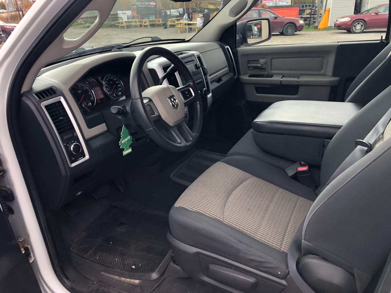 2011 RAM 1500 4WD Reg Cab 140.5" SLT - Photo #8