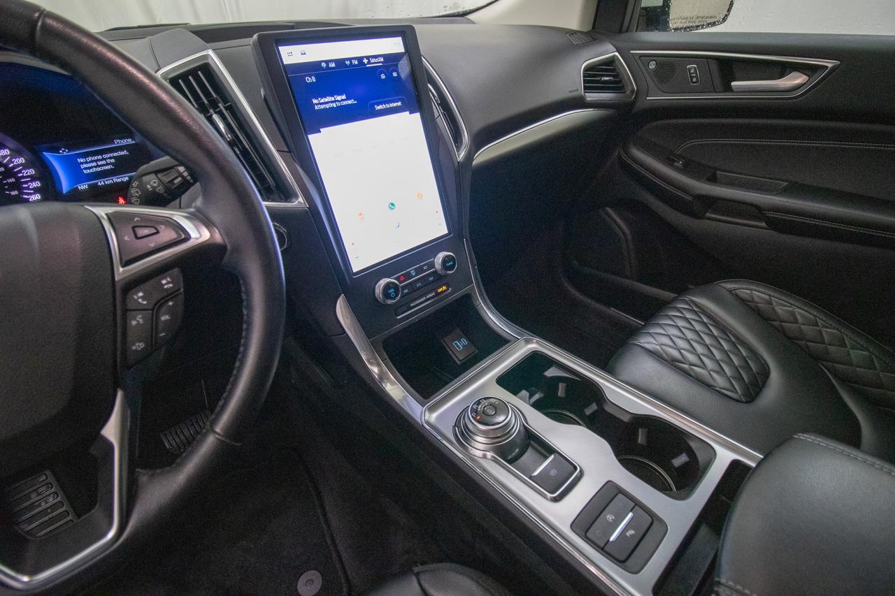2023 Ford Edge Titanium AWD Photo5