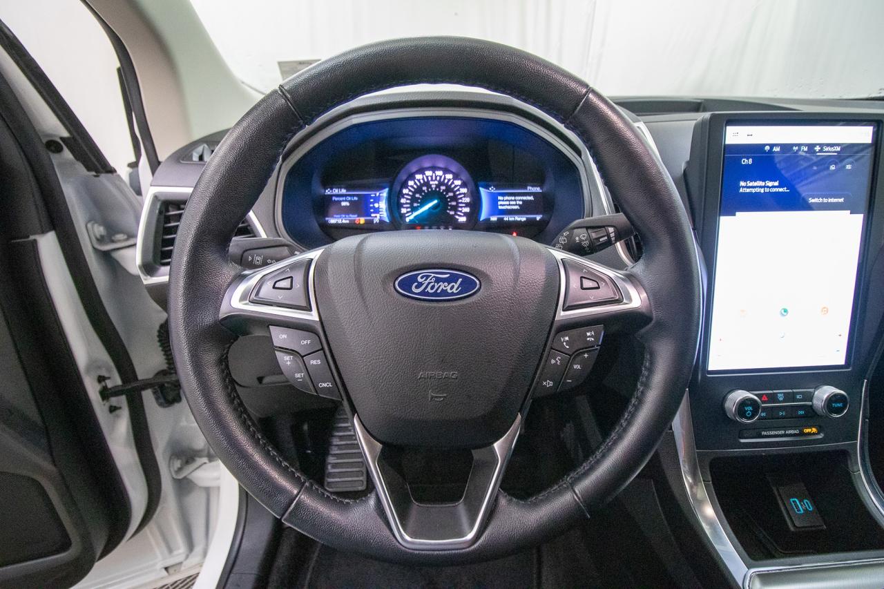 2023 Ford Edge Titanium AWD Photo5