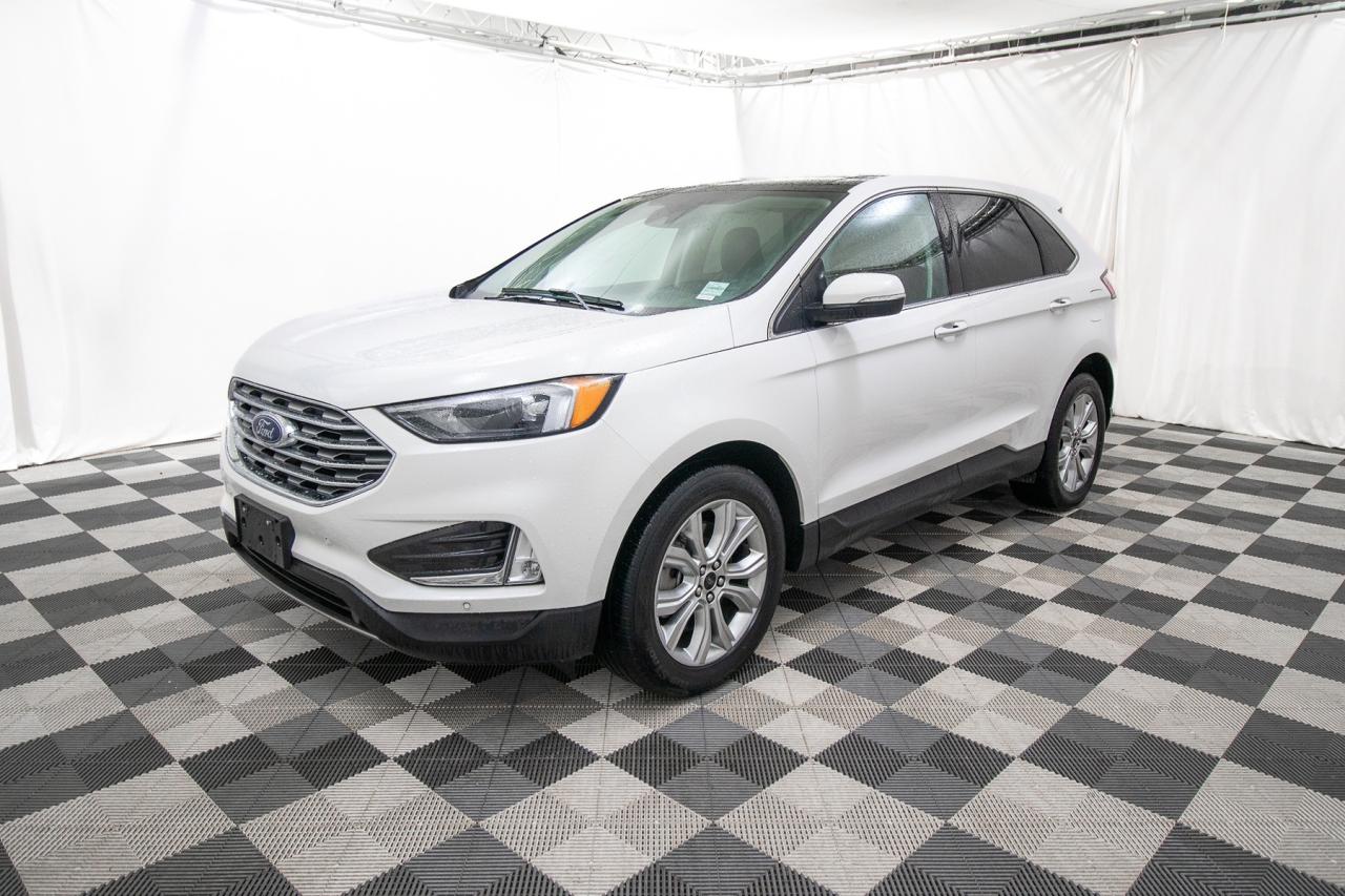 2023 Ford Edge Titanium AWD Photo2