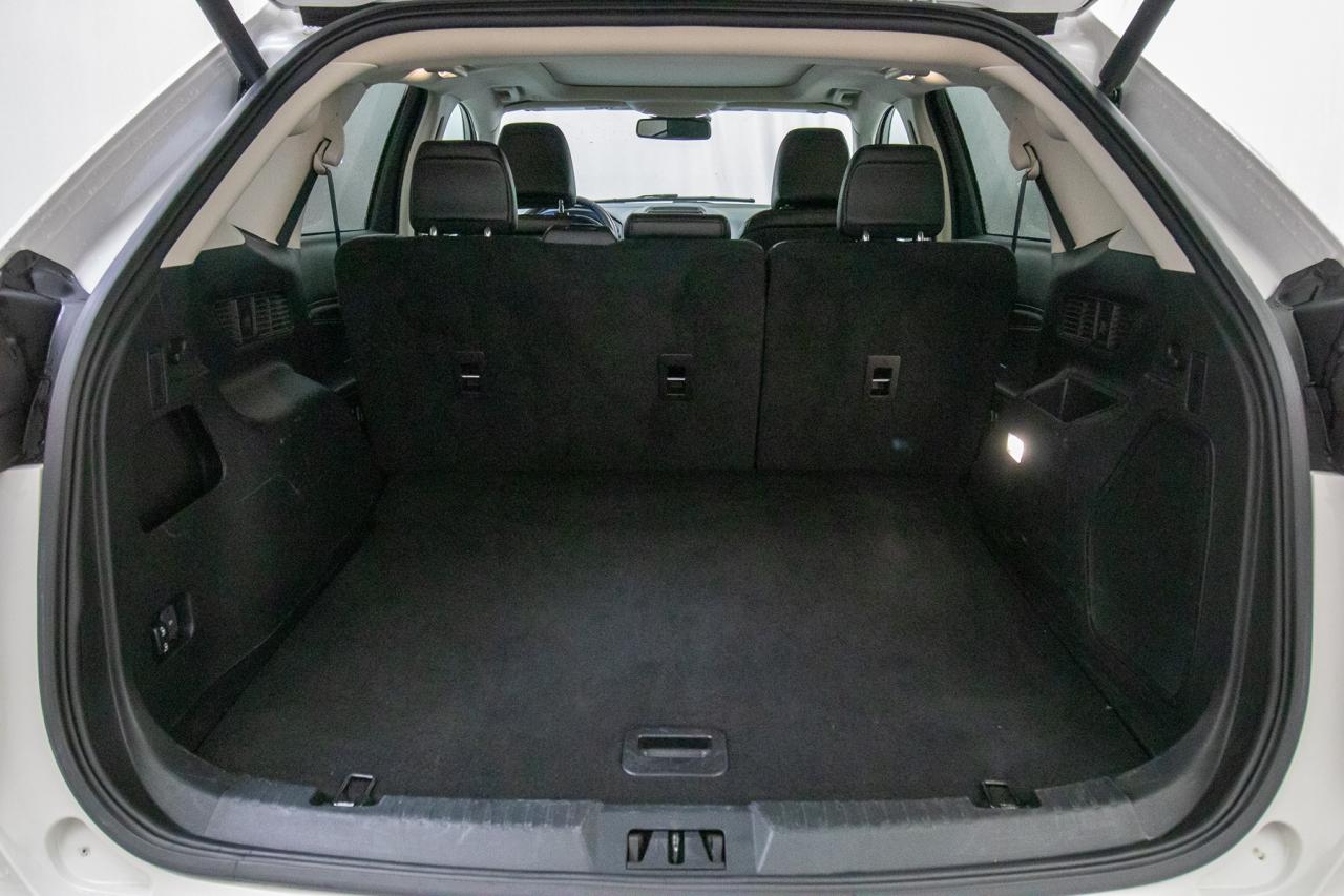 2023 Ford Edge Titanium AWD Photo5
