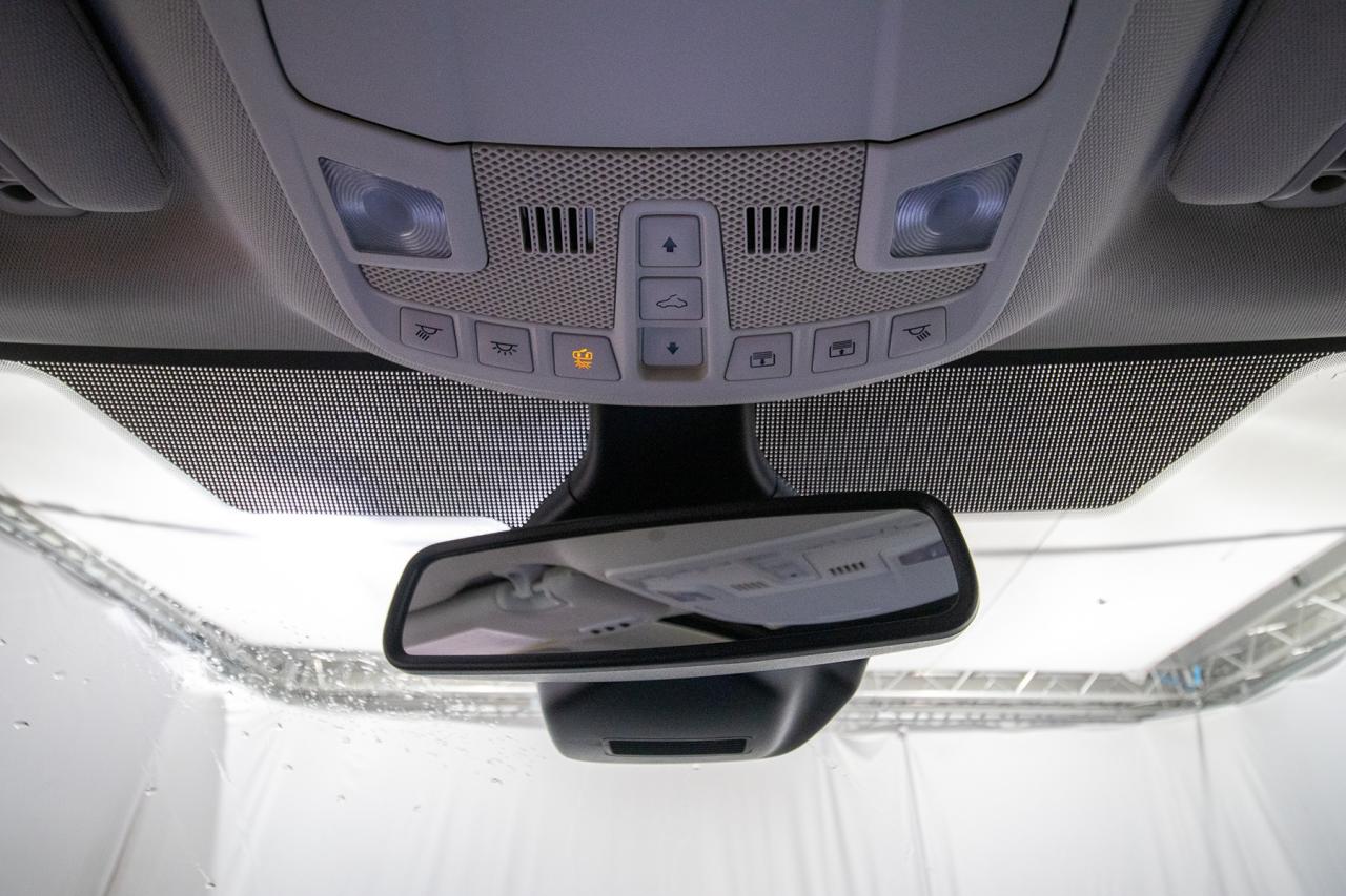 2023 Ford Edge Titanium AWD Photo5