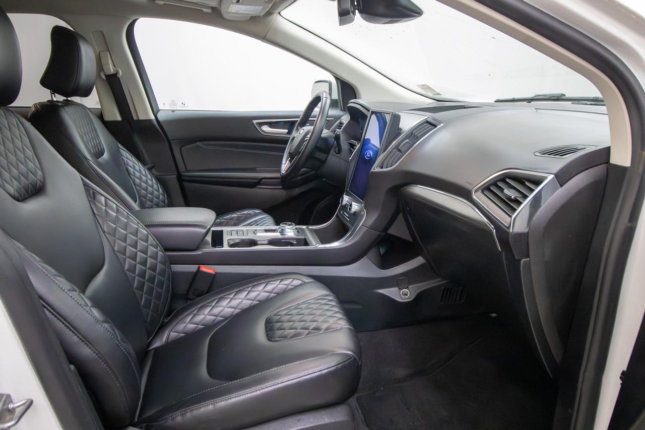 2023 Ford Edge Titanium AWD Photo5