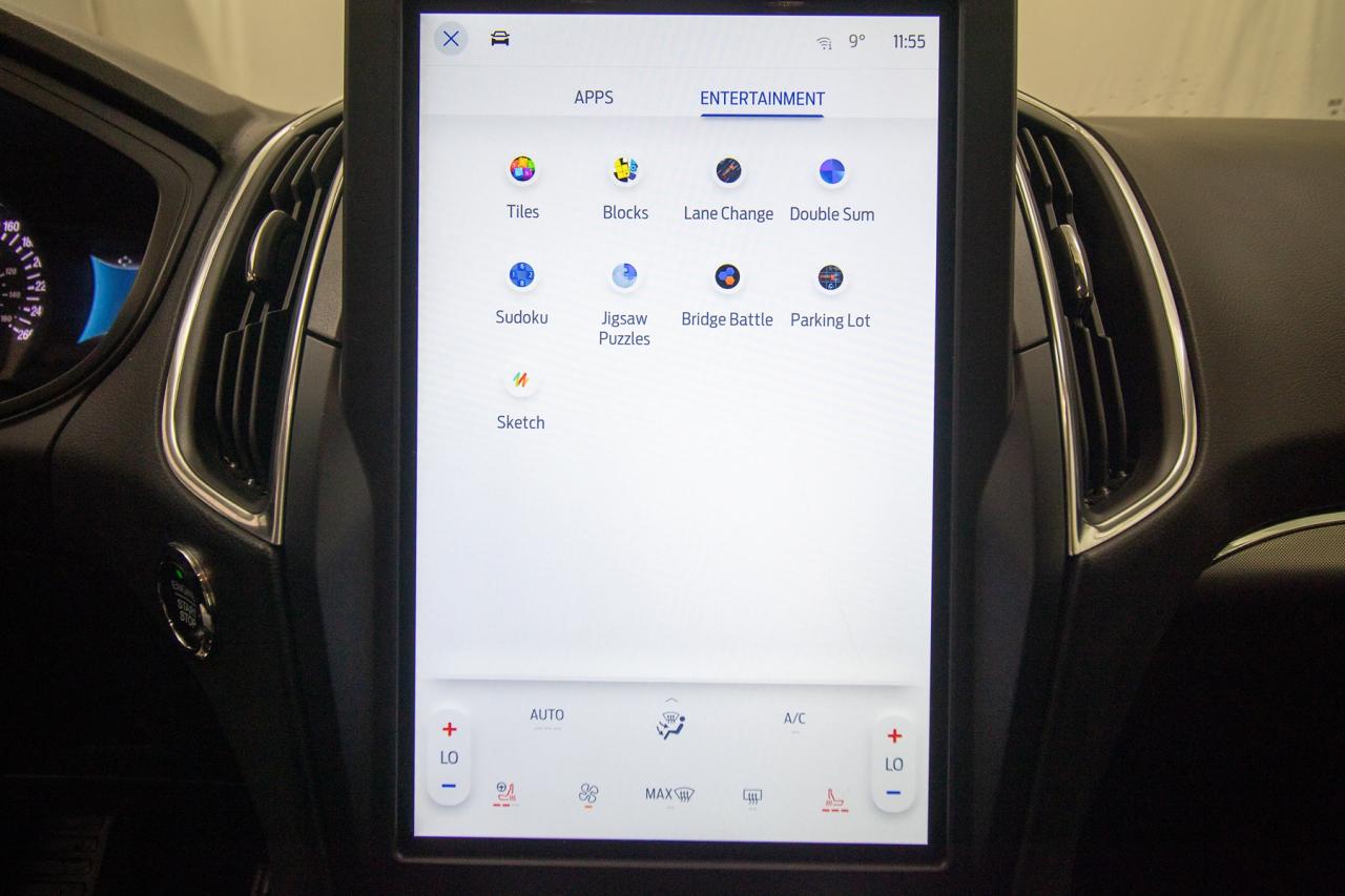 2023 Ford Edge Titanium AWD Photo5