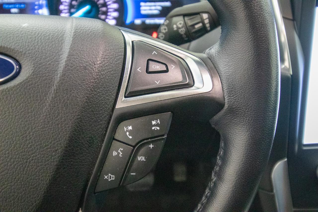 2023 Ford Edge Titanium AWD Photo5