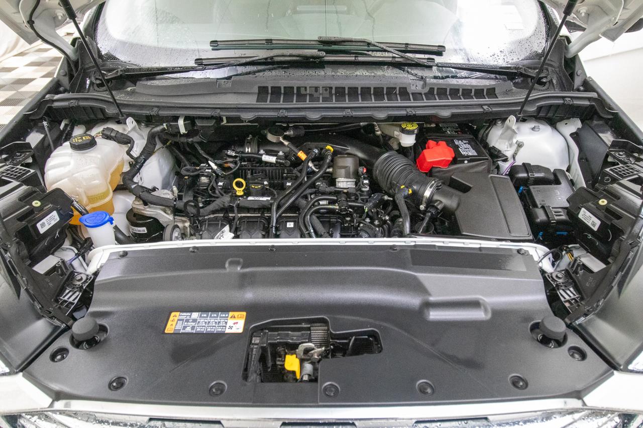 2023 Ford Edge Titanium AWD Photo5