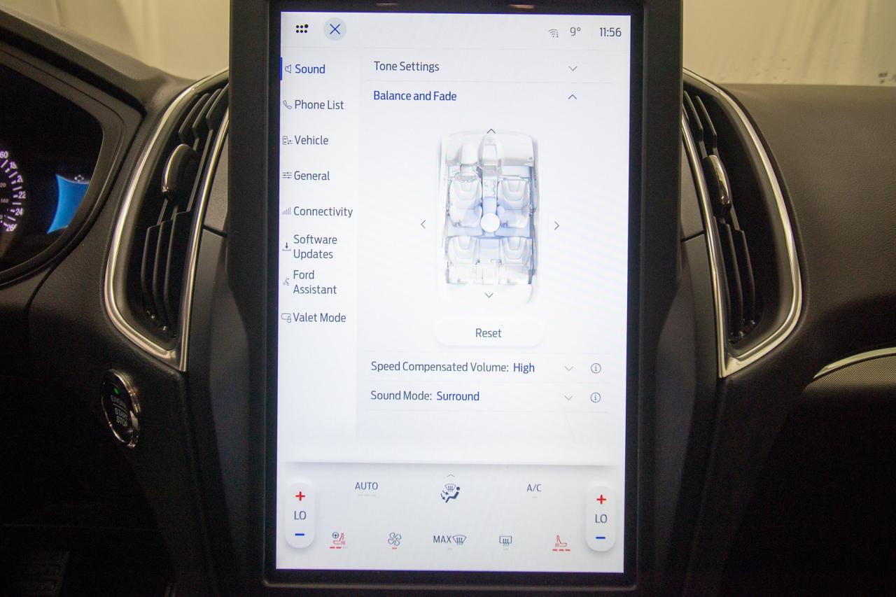 2023 Ford Edge Titanium AWD Photo5