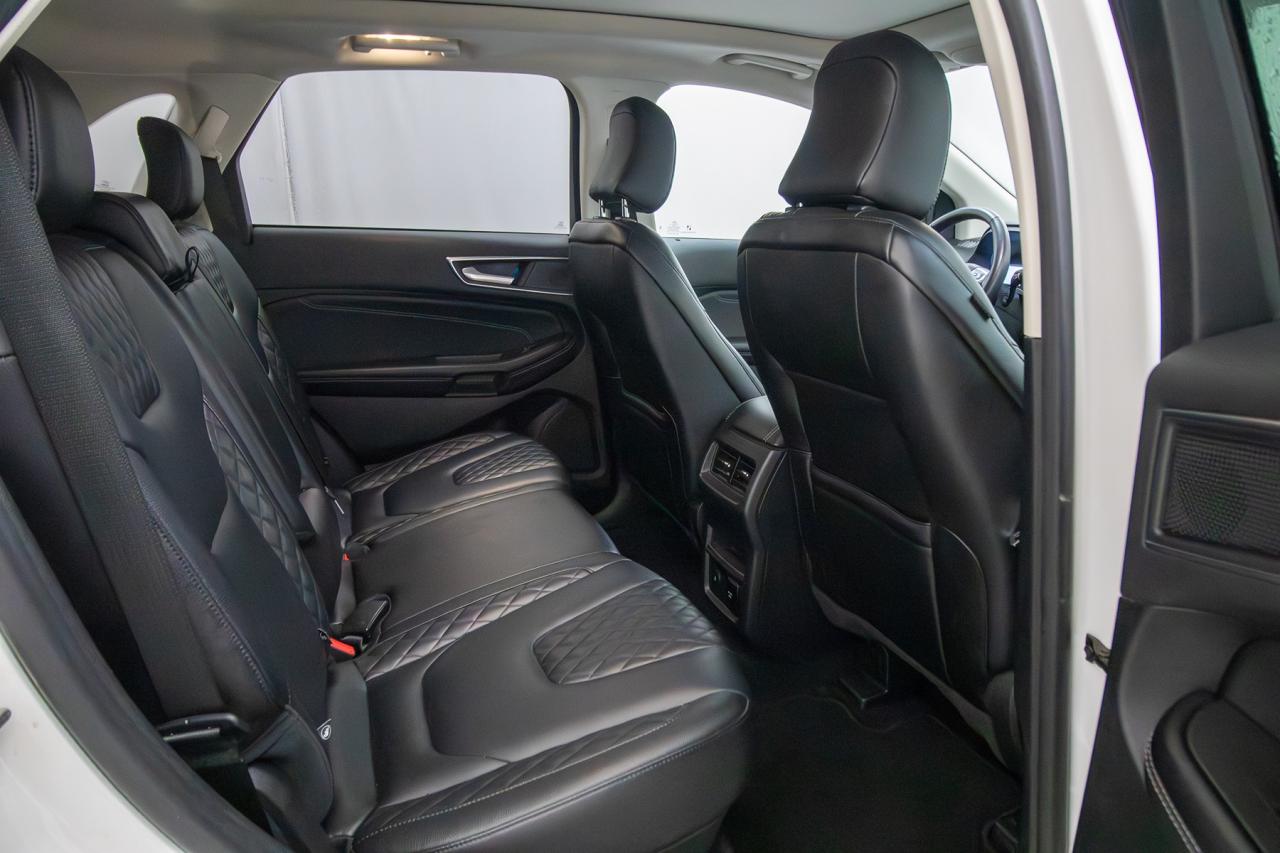 2023 Ford Edge Titanium AWD Photo5