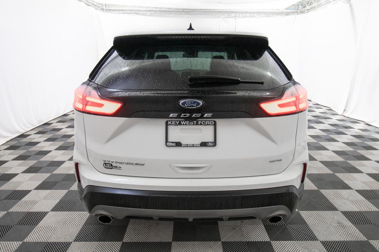 2023 Ford Edge Titanium AWD Photo5