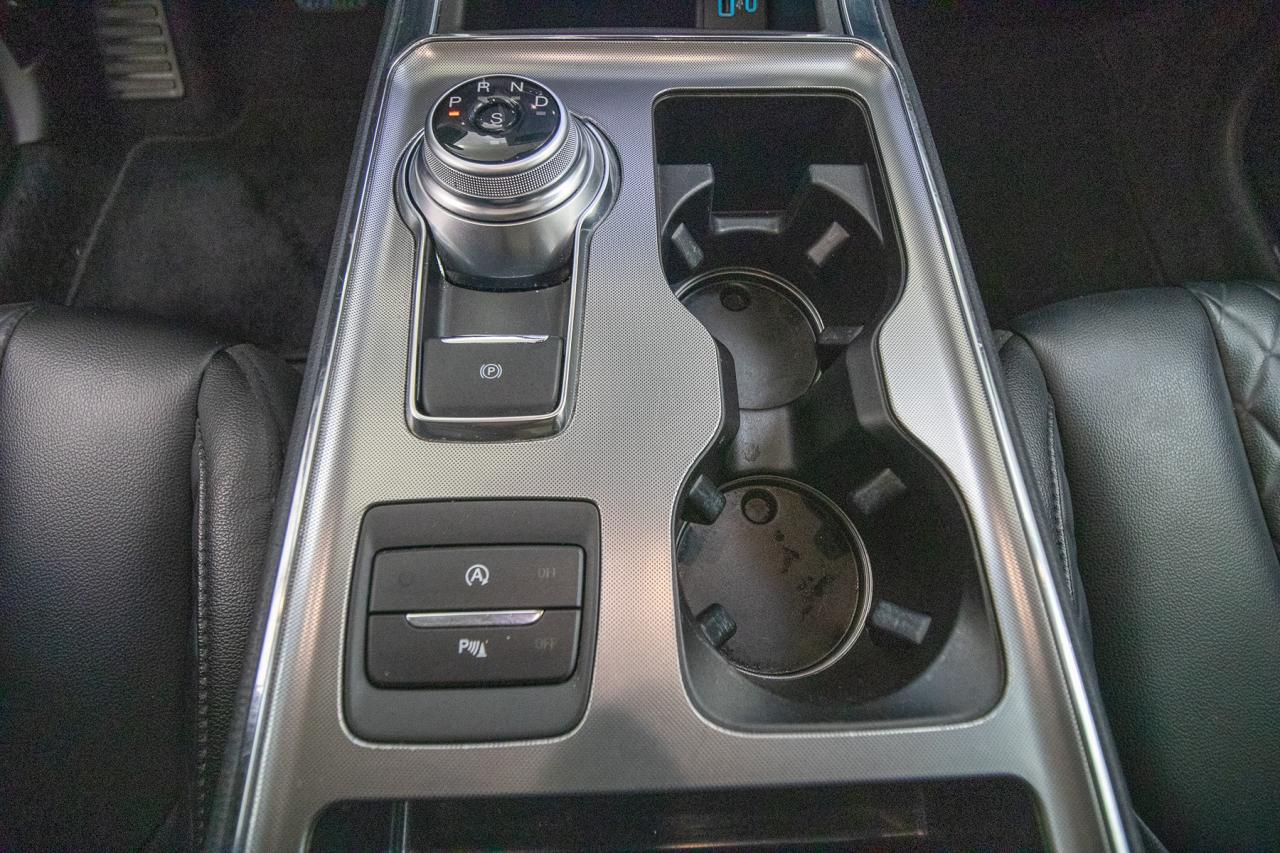 2023 Ford Edge Titanium AWD Photo5