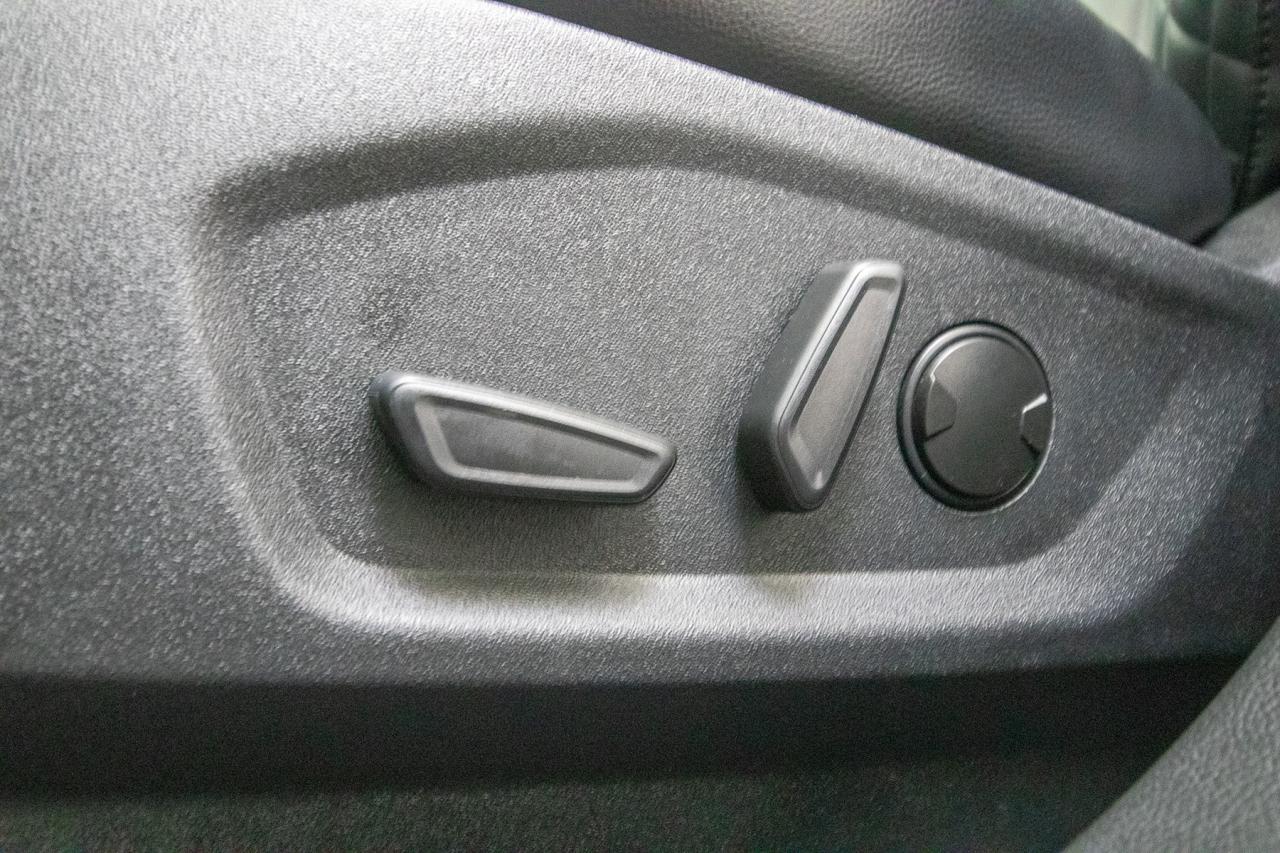 2024 Ford Edge Titanium AWD Photo5