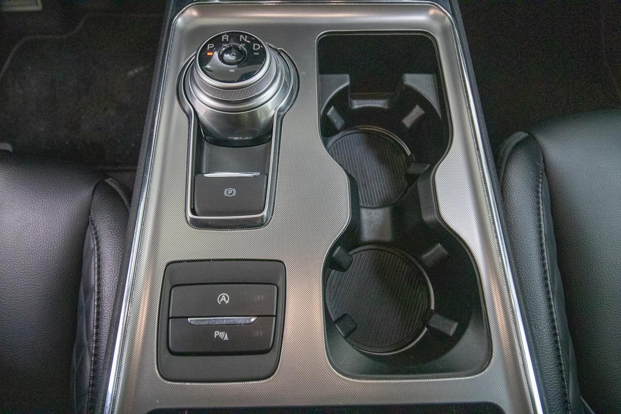 2024 Ford Edge Titanium AWD Photo5