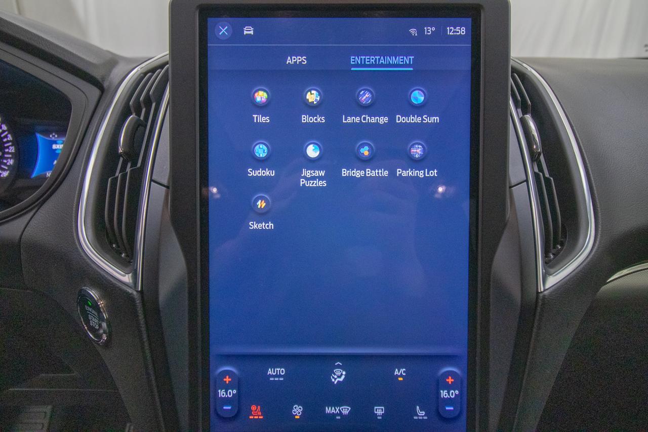 2024 Ford Edge Titanium AWD Photo5