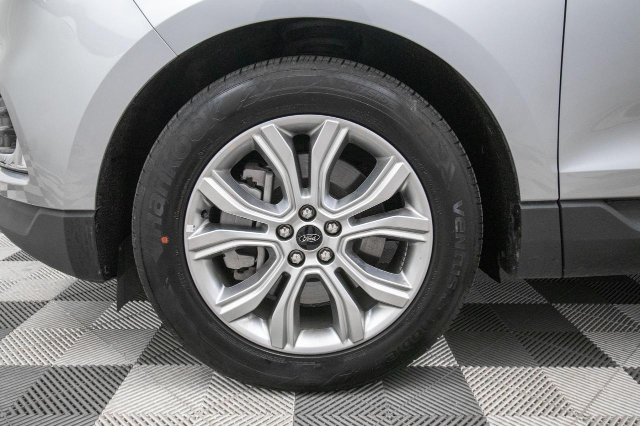 2024 Ford Edge Titanium AWD Photo5