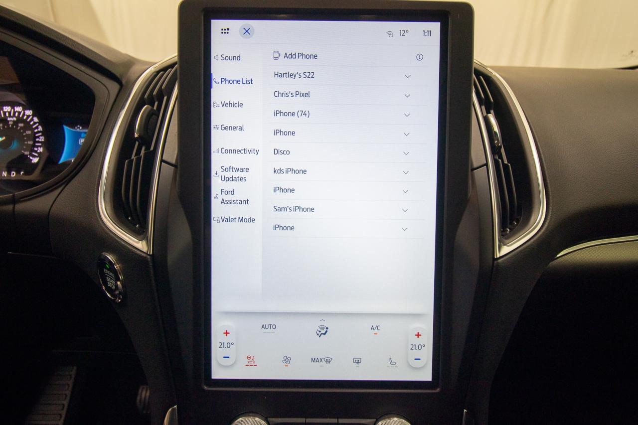 2024 Ford Edge Titanium AWD Photo5