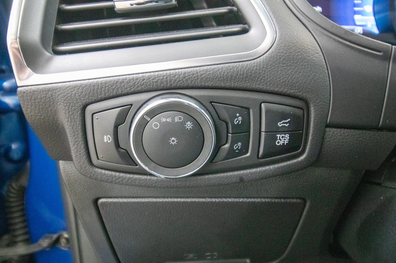 2024 Ford Edge Titanium AWD Photo5