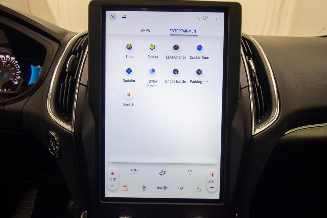 2024 Ford Edge Titanium AWD Photo5