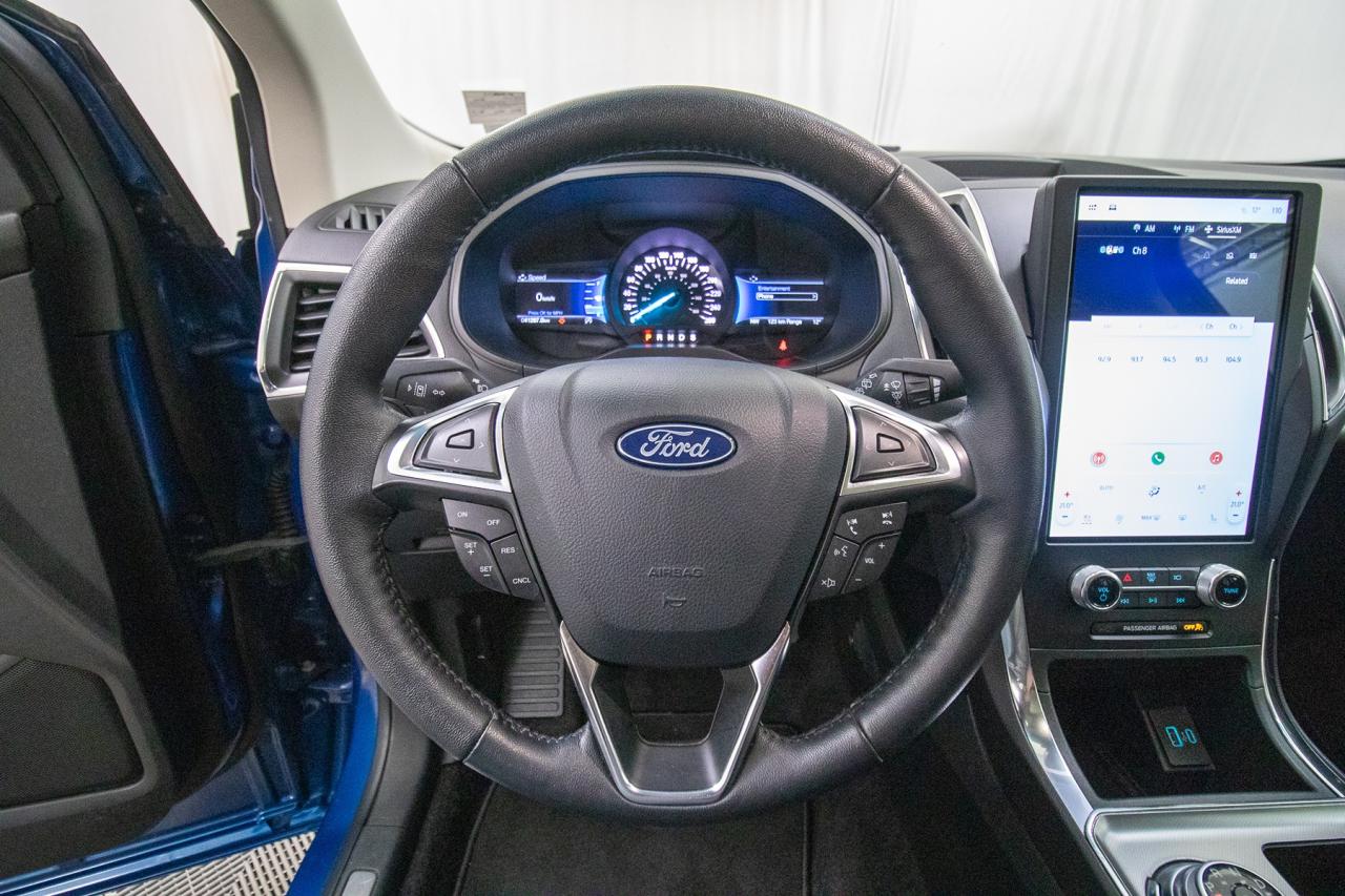 2024 Ford Edge Titanium AWD Photo5