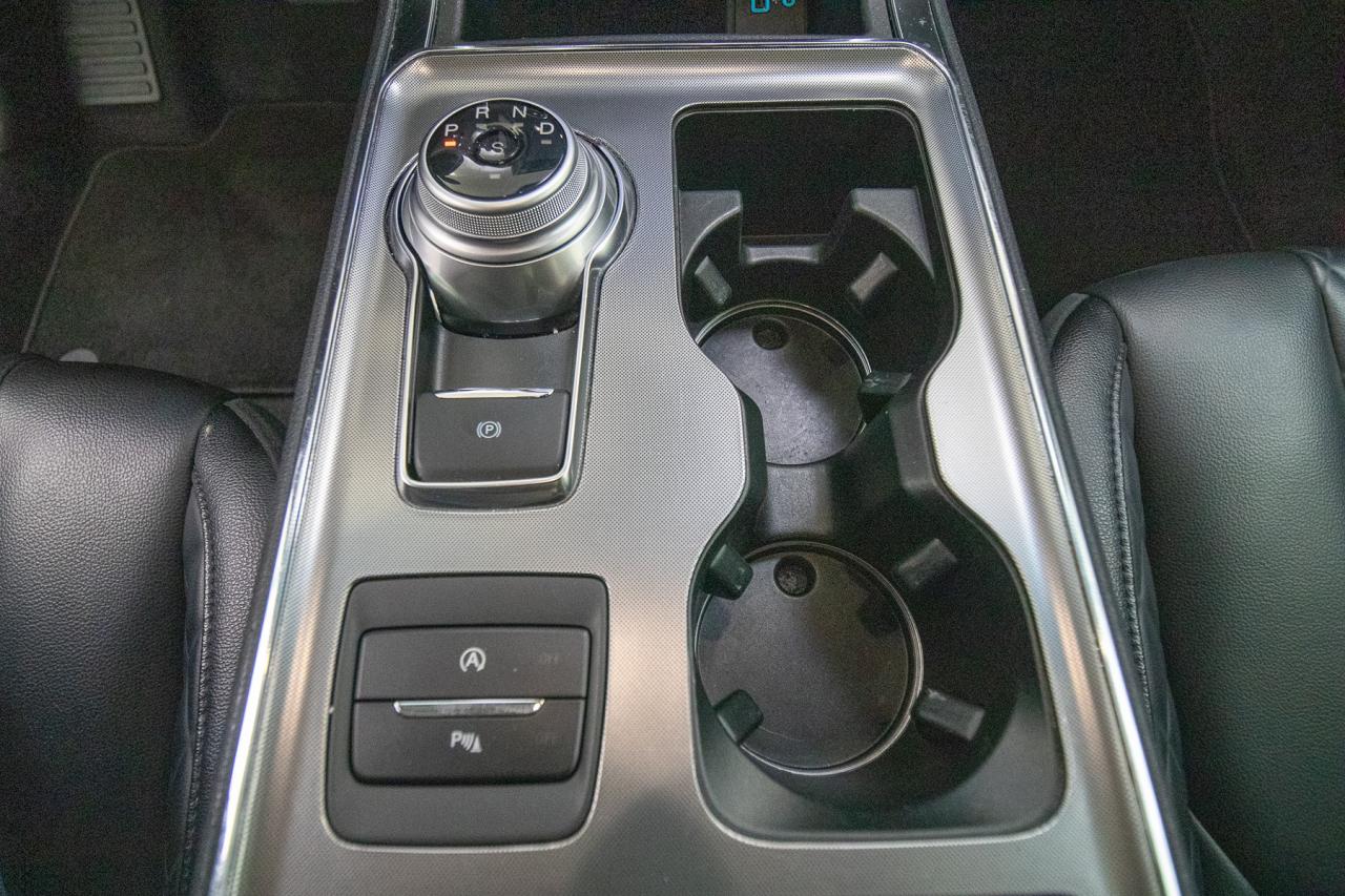 2024 Ford Edge Titanium AWD Photo5