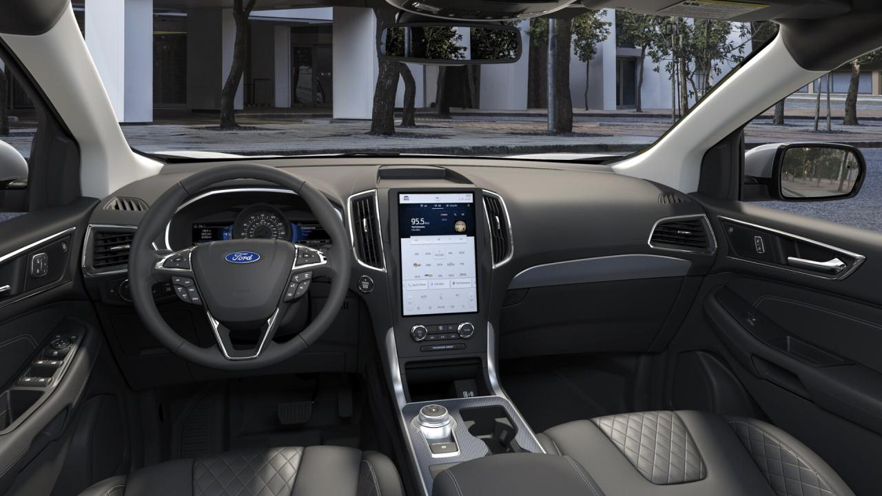 2024 Ford Edge Titanium Photo5