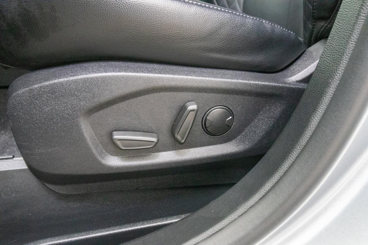 2024 Ford Edge Titanium AWD Photo5