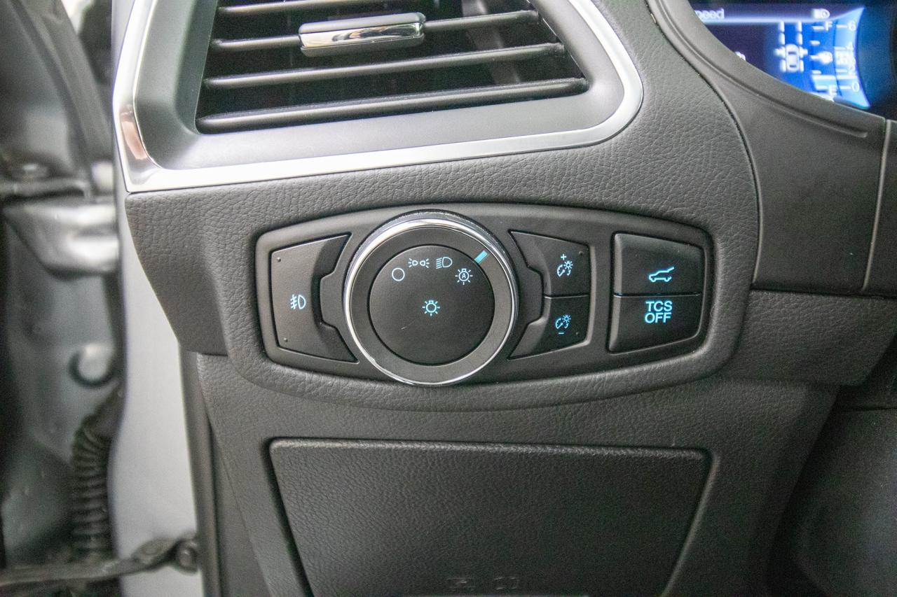 2024 Ford Edge Titanium AWD Photo5