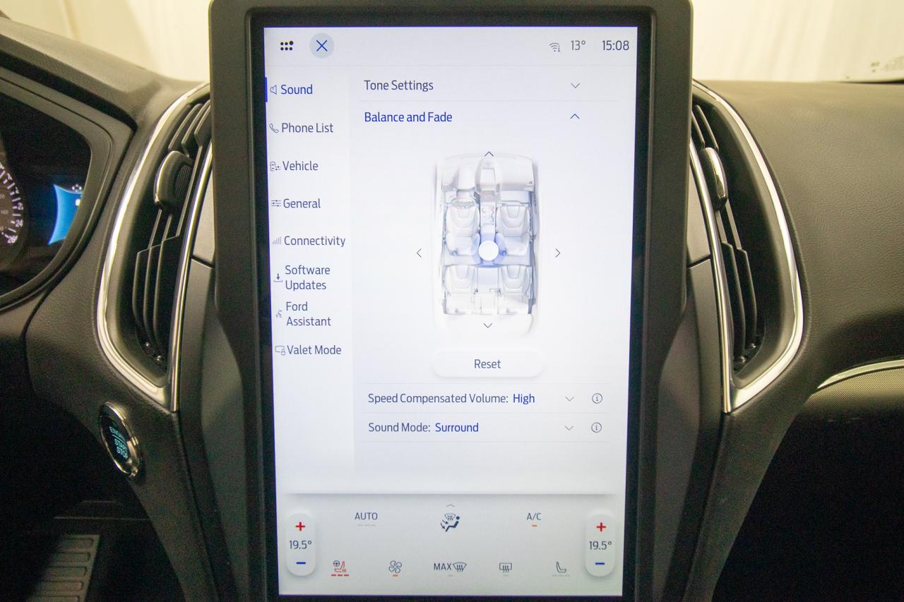 2024 Ford Edge Titanium AWD Photo5