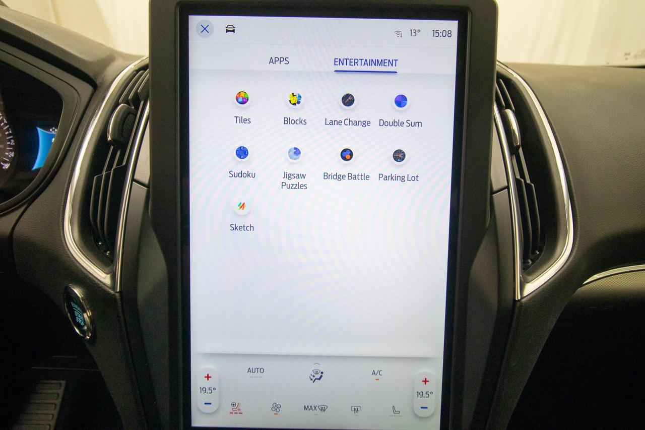 2024 Ford Edge Titanium AWD Photo5