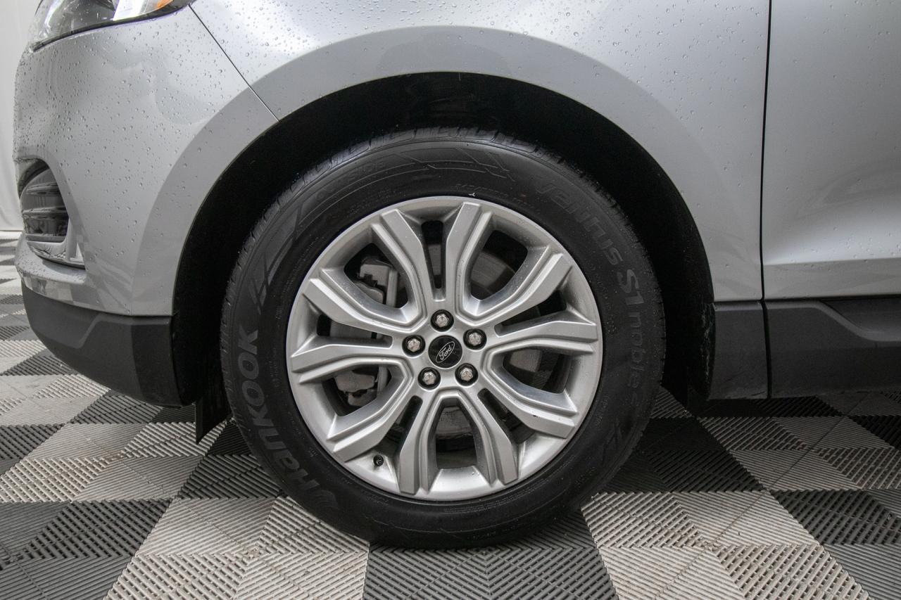 2024 Ford Edge Titanium AWD Photo5