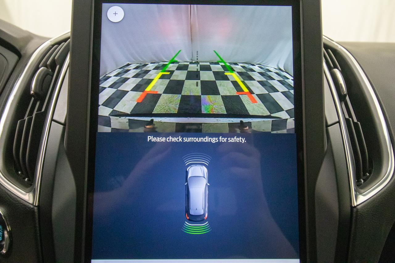 2024 Ford Edge Titanium AWD Photo5