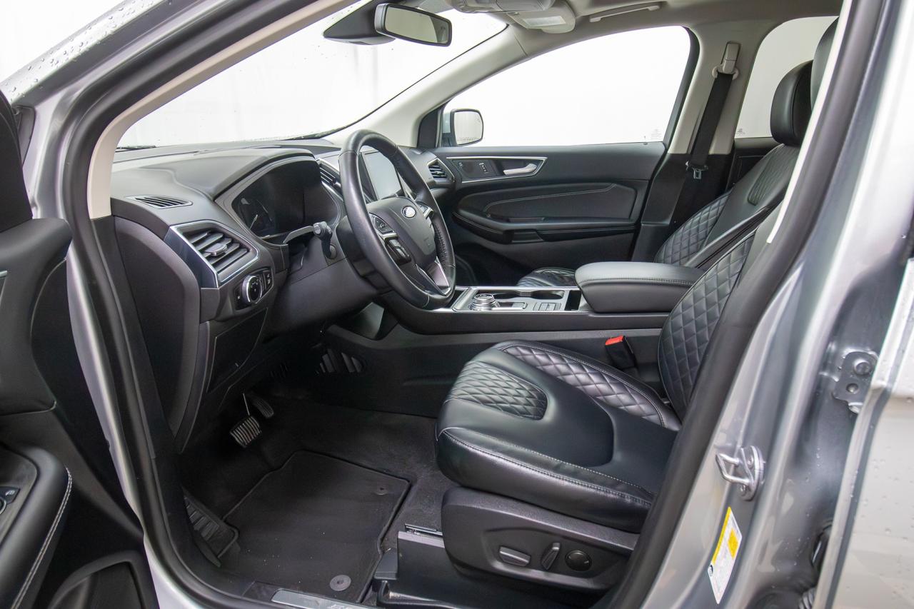 2024 Ford Edge Titanium AWD Photo5