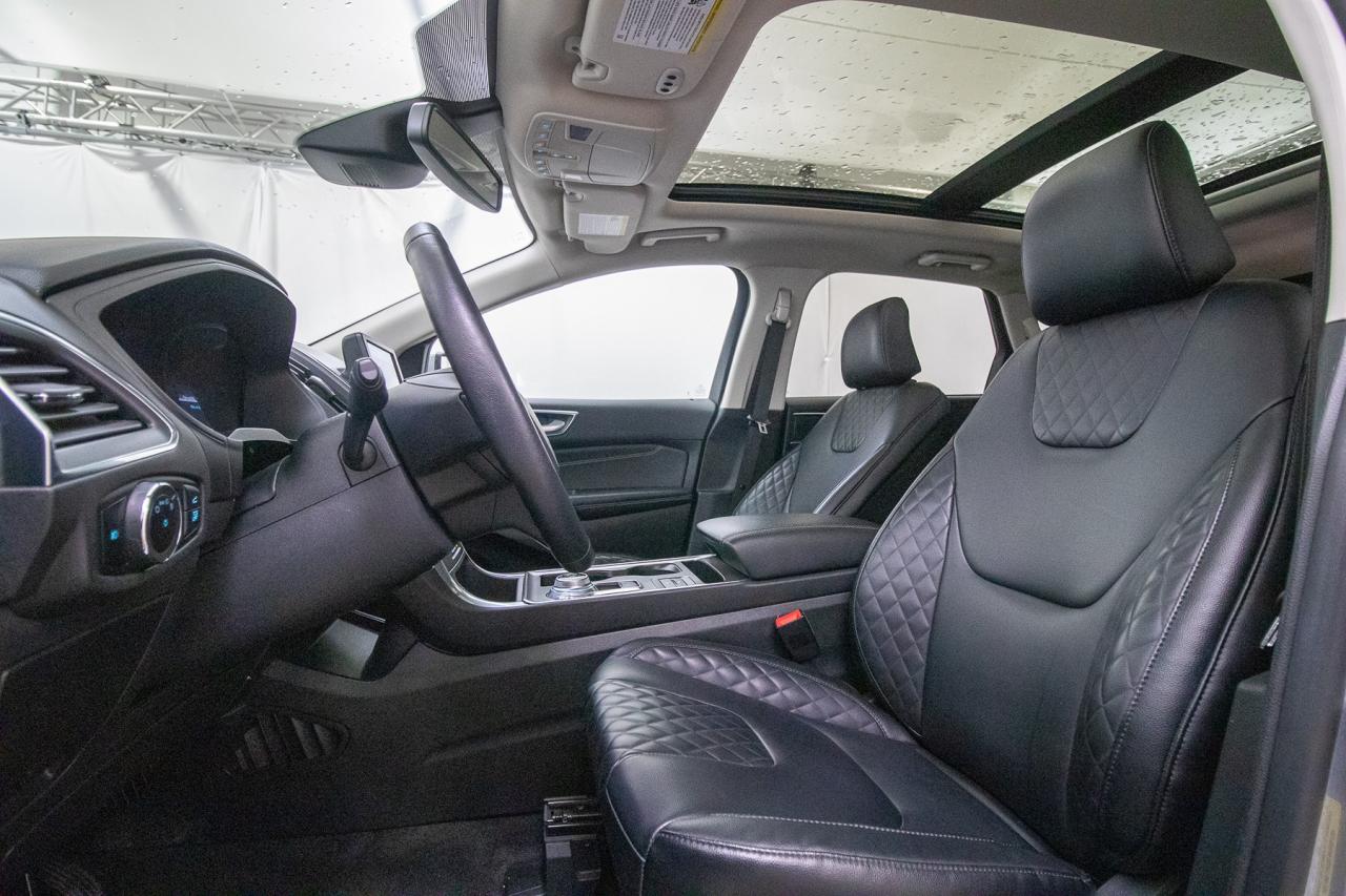 2024 Ford Edge Titanium AWD Photo5