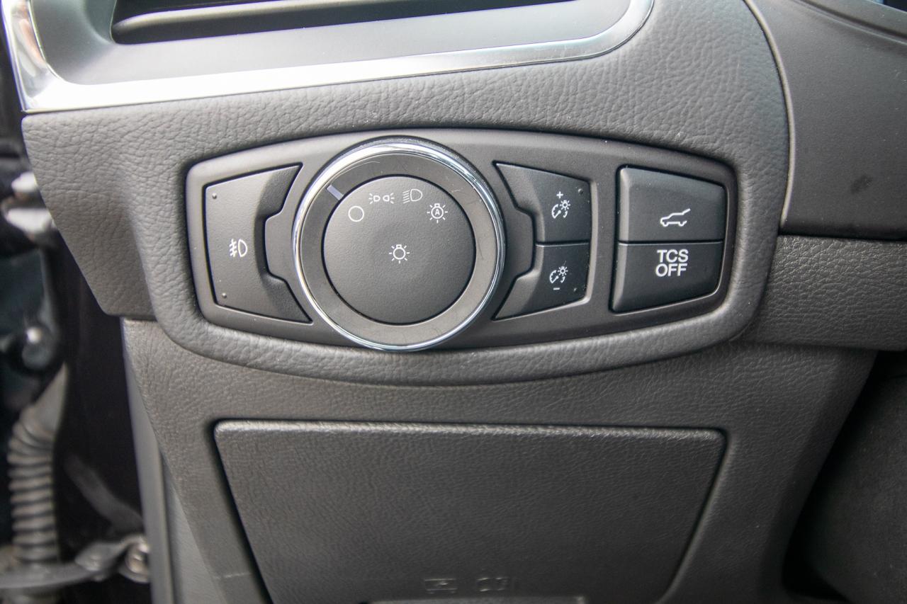 2024 Ford Edge Titanium AWD Photo5