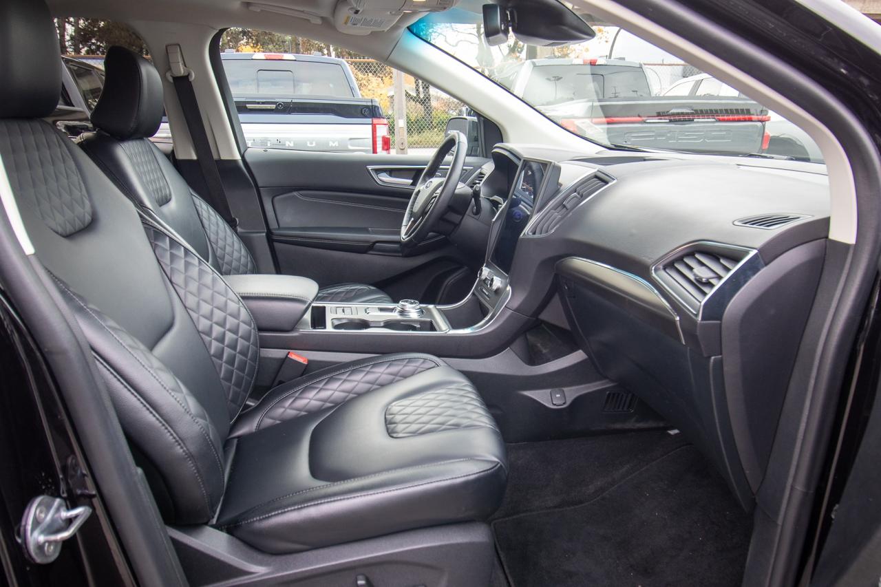 2024 Ford Edge Titanium AWD Photo5
