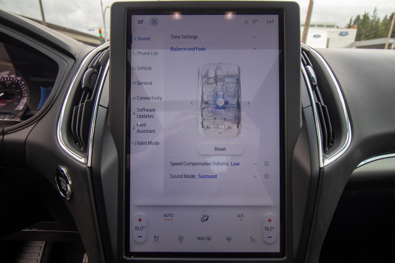 2024 Ford Edge Titanium AWD Photo5