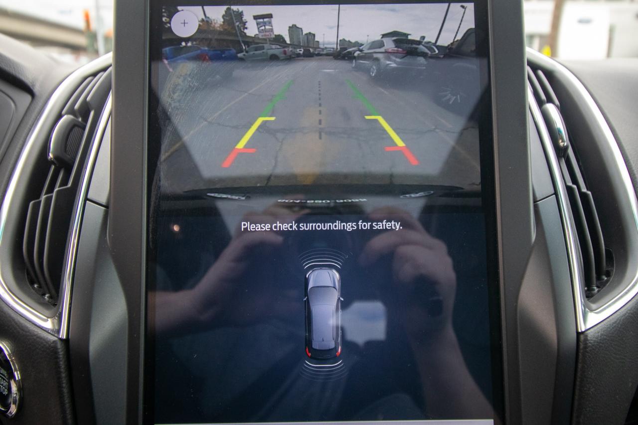 2024 Ford Edge Titanium AWD Photo5