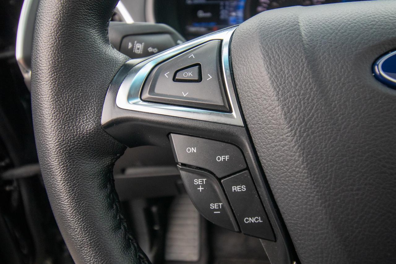 2024 Ford Edge Titanium AWD Photo5