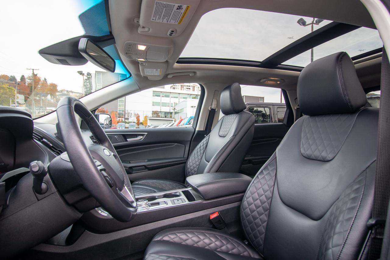 2024 Ford Edge Titanium AWD Photo5