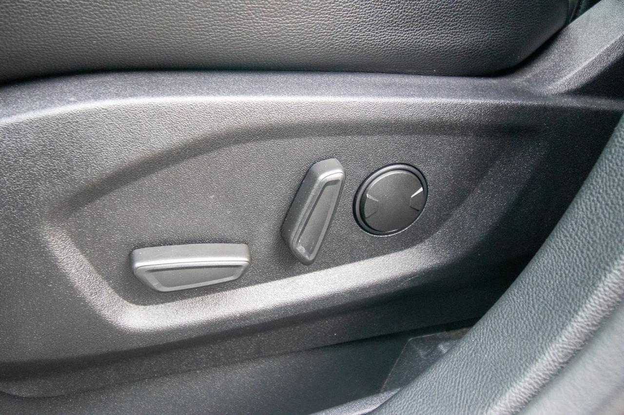 2024 Ford Edge Titanium AWD Photo5