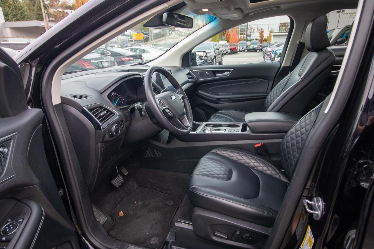 2024 Ford Edge Titanium AWD Photo5