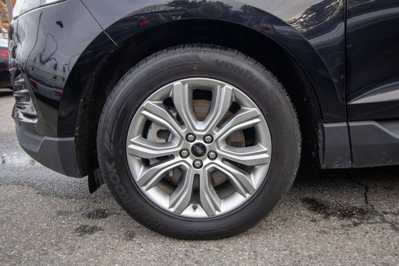 2024 Ford Edge Titanium AWD Photo5