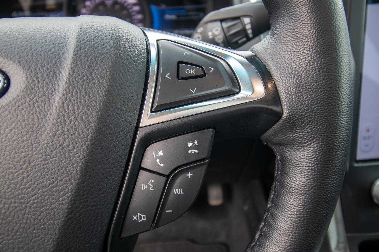 2024 Ford Edge Titanium AWD Photo5