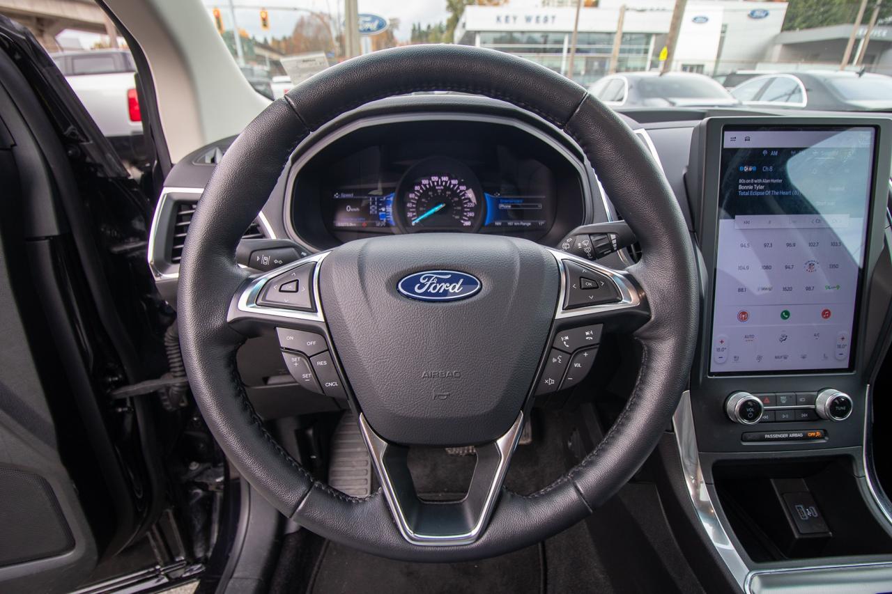 2024 Ford Edge Titanium AWD Photo5